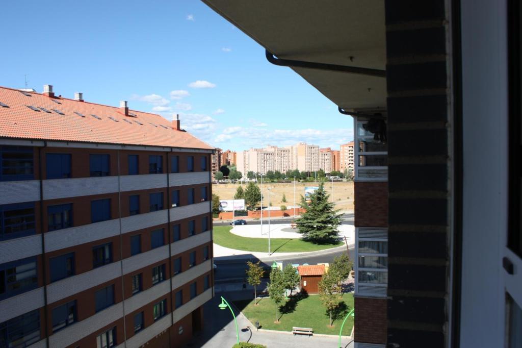 Apartamento La Cenicienta Apartment เลออน ภายนอก รูปภาพ