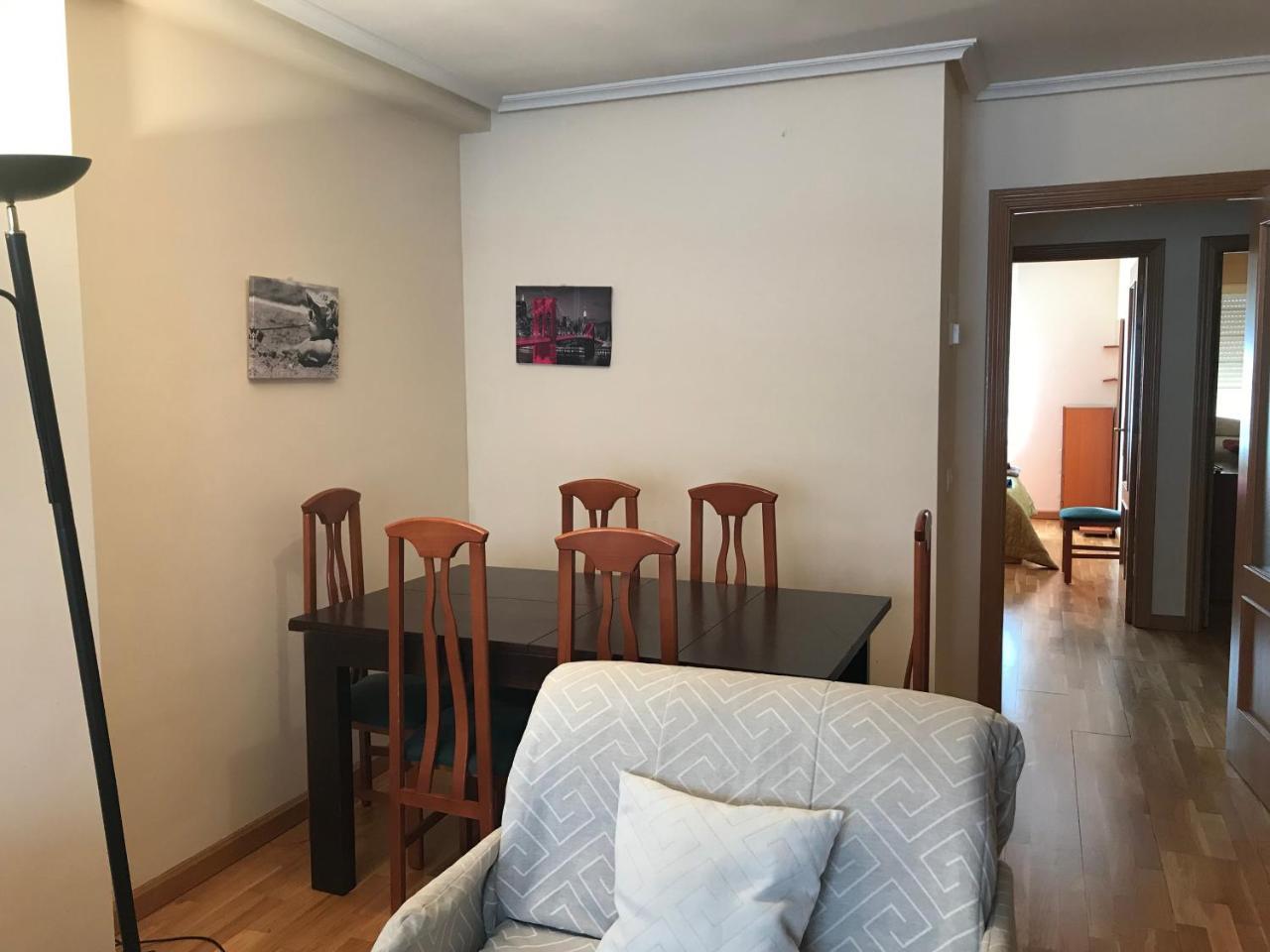 Apartamento La Cenicienta Apartment เลออน ภายนอก รูปภาพ