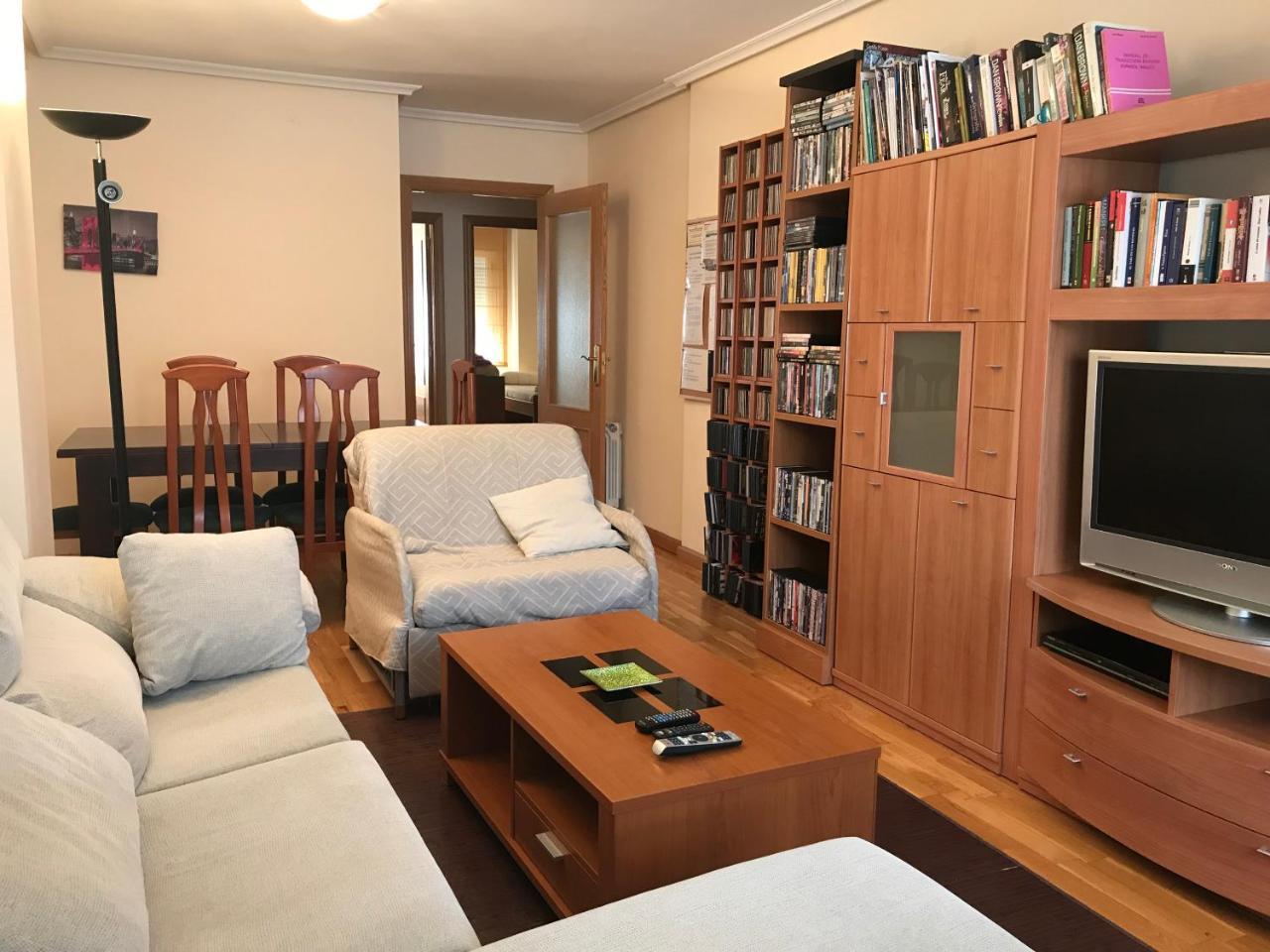 Apartamento La Cenicienta Apartment เลออน ภายนอก รูปภาพ