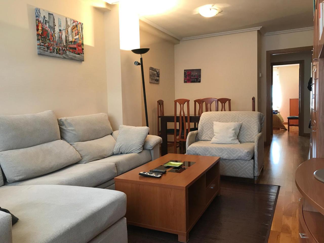 Apartamento La Cenicienta Apartment เลออน ภายนอก รูปภาพ